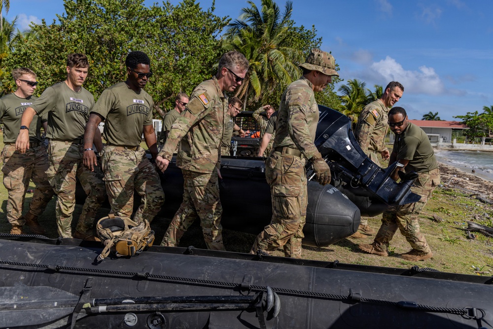 Army Security Cooperation Group–South train on Rigid Inflatable Boats in Panama