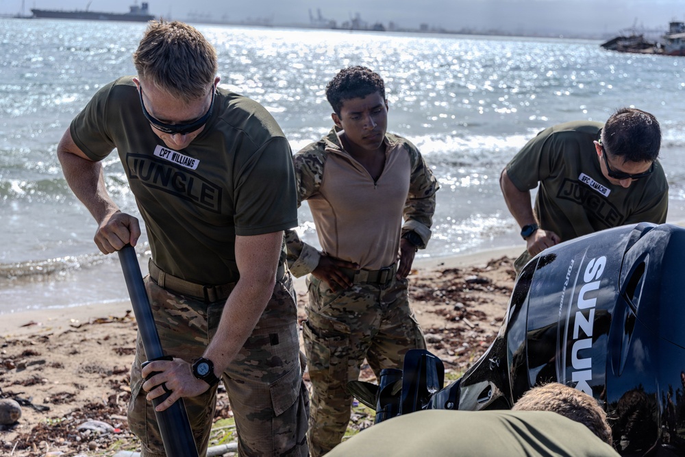 Army Security Cooperation Group–South train on Rigid Inflatable Boats in Panama