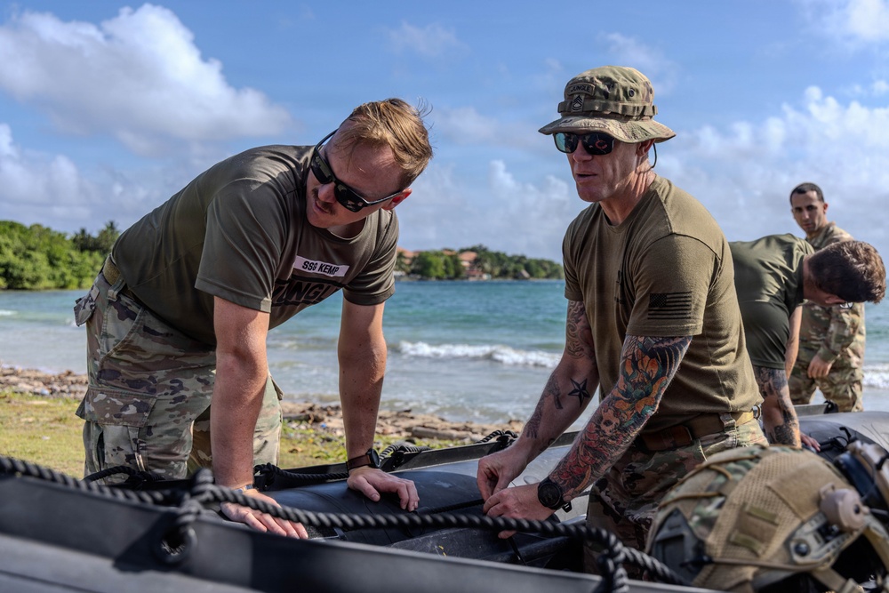 Army Security Cooperation Group–South train on Rigid Inflatable Boats in Panama