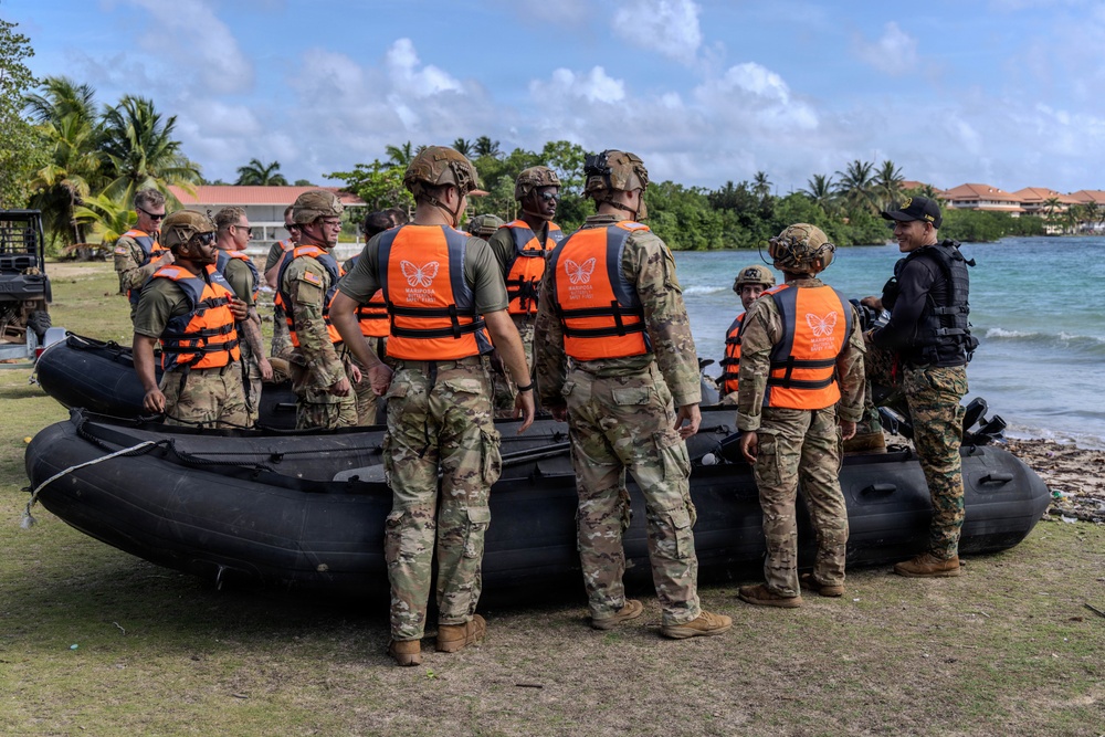 Army Security Cooperation Group–South train on Rigid Inflatable Boats in Panama