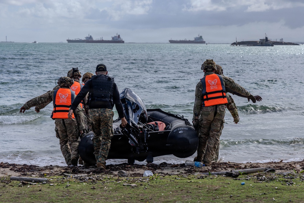 Army Security Cooperation Group–South train on Rigid Inflatable Boats in Panama