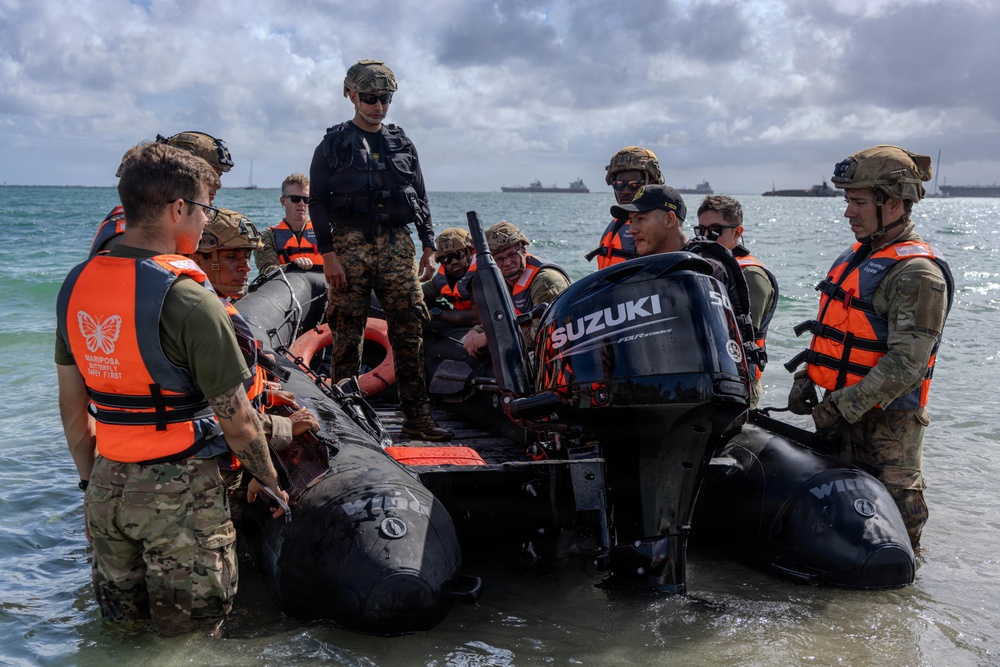 Army Security Cooperation Group–South train on Rigid Inflatable Boats in Panama