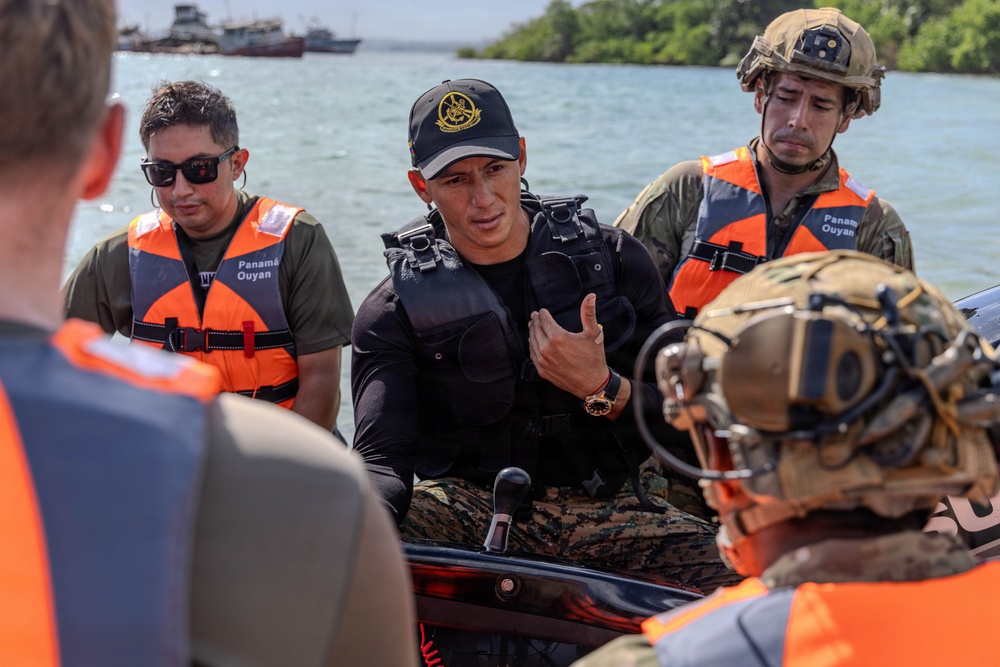 Army Security Cooperation Group–South train on Rigid Inflatable Boats in Panama