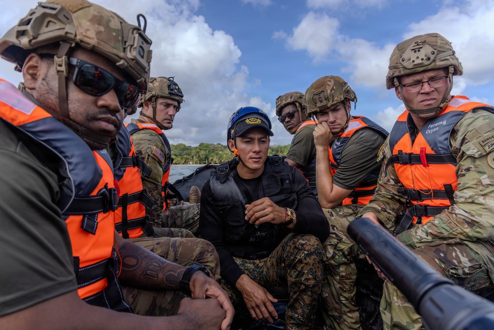 Army Security Cooperation Group–South train on Rigid Inflatable Boats in Panama