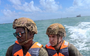 Army Security Cooperation Group–South train on Rigid Inflatable Boats in Panama