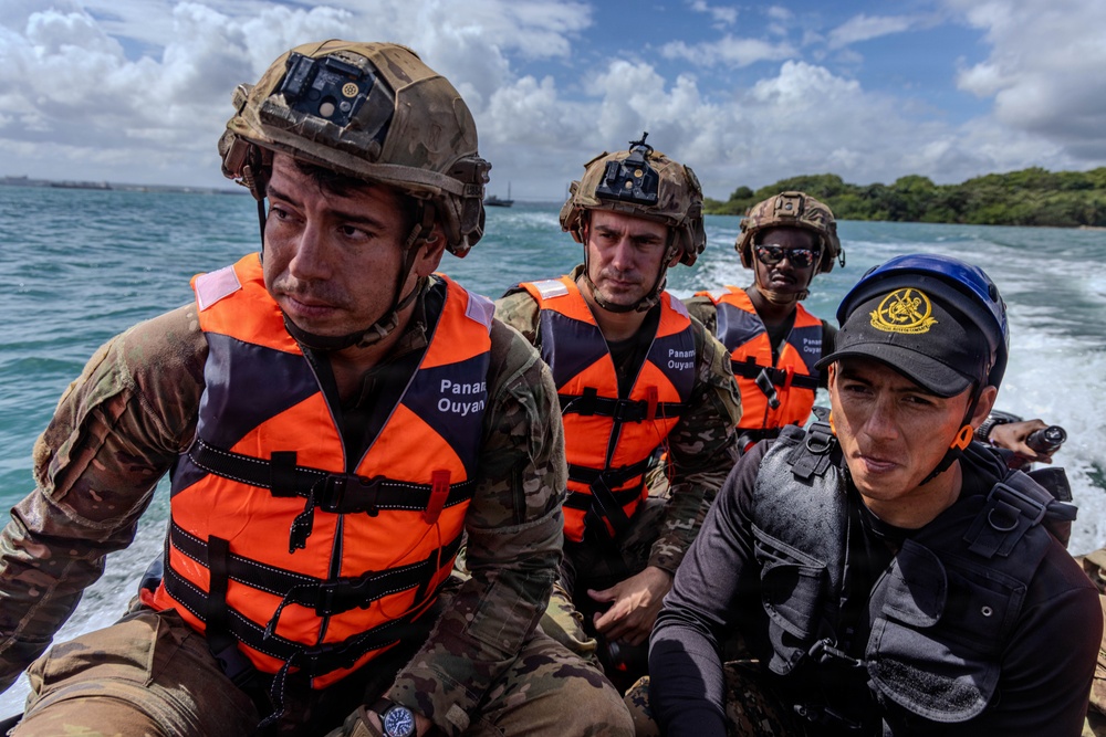Army Security Cooperation Group–South train on Rigid Inflatable Boats in Panama