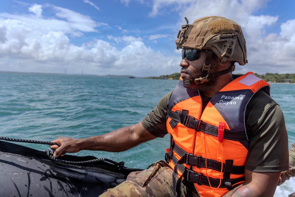 Army Security Cooperation Group–South train on Rigid Inflatable Boats in Panama