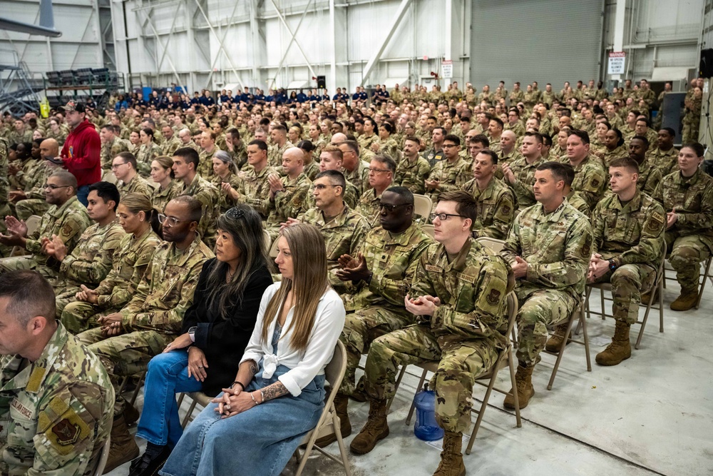 445th Airlift Wing welcomes new command chief