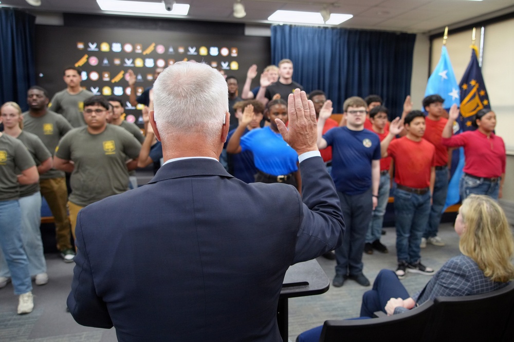 USW(P&amp;R) Tata Visits USMEPCOM