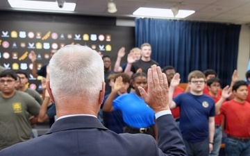 USW(P&amp;R) Tata Visits USMEPCOM