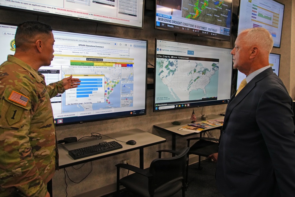 USW(P&amp;R) Tata Visits USMEPCOM