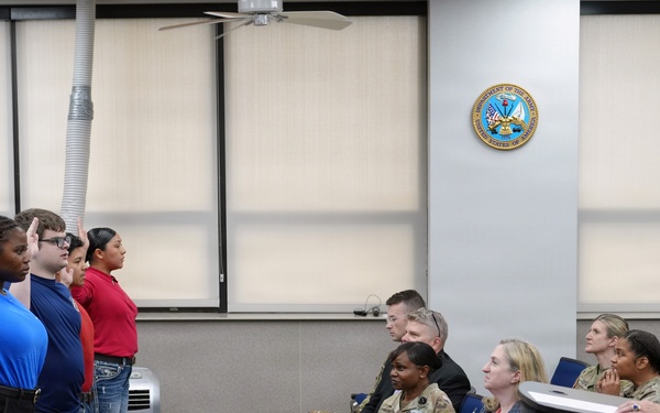 USW(P&amp;R) Tata Visits USMEPCOM