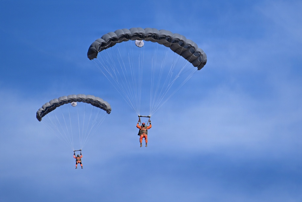 Military Free Fall Students Train at Proving Ground