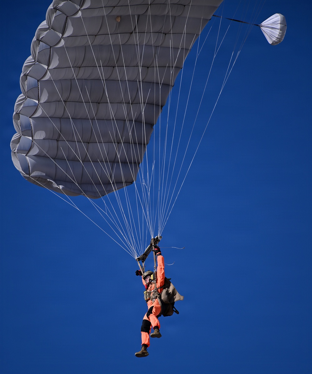 Military Free Fall Students Train at Proving Ground