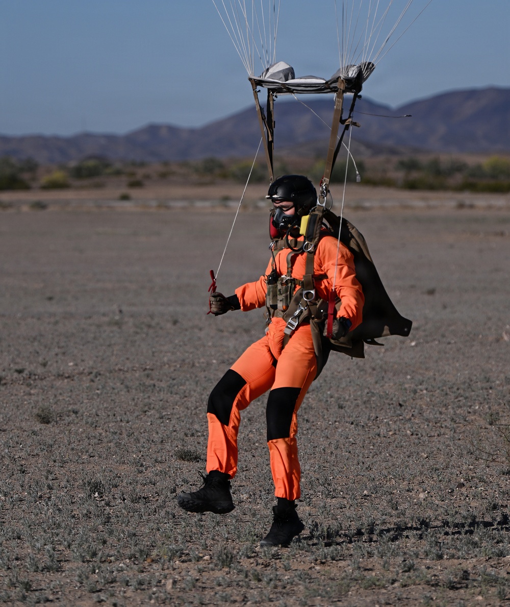 Military Free Fall Students Train at Proving Ground