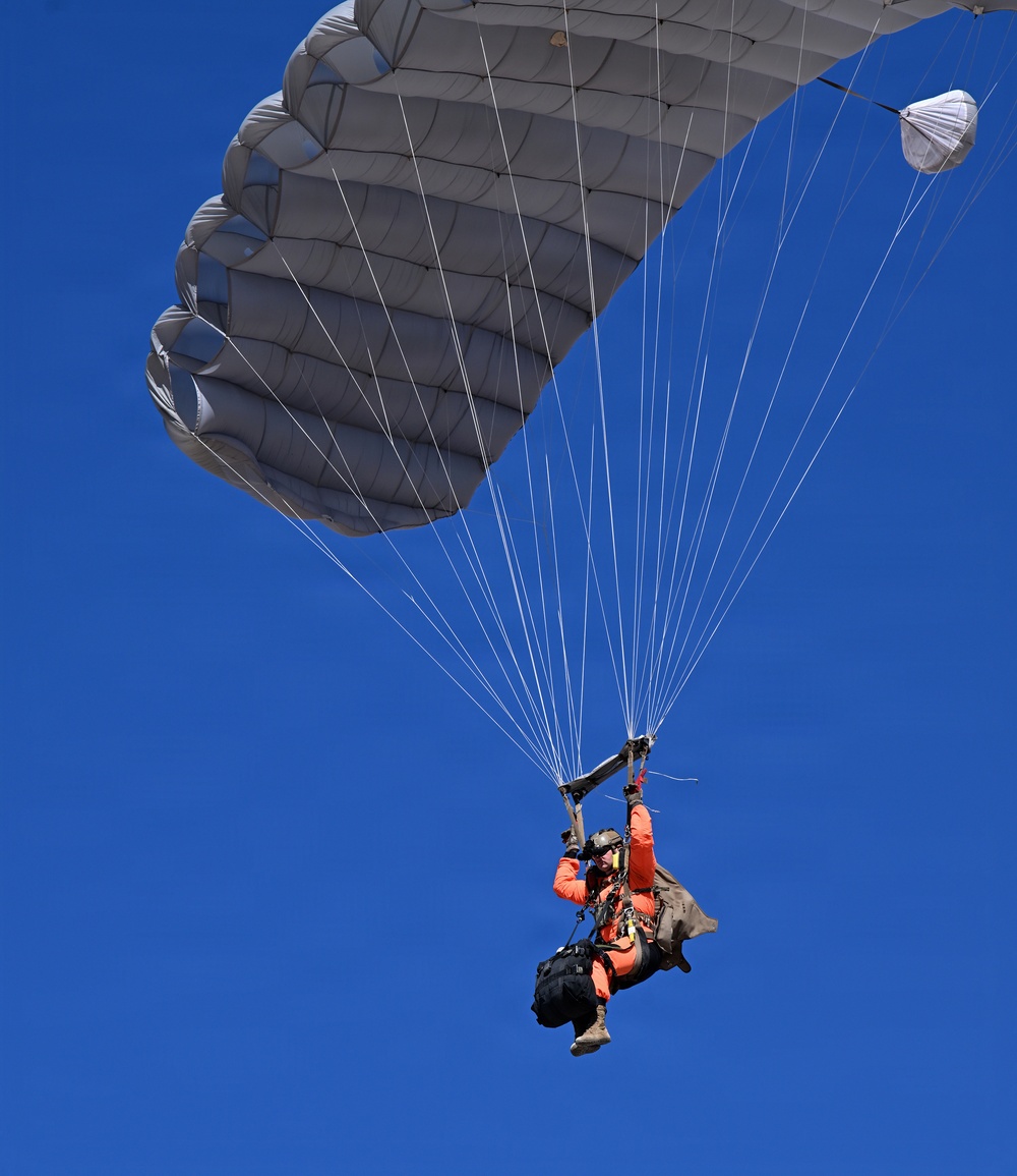Military Free Fall Students Train at Proving Ground
