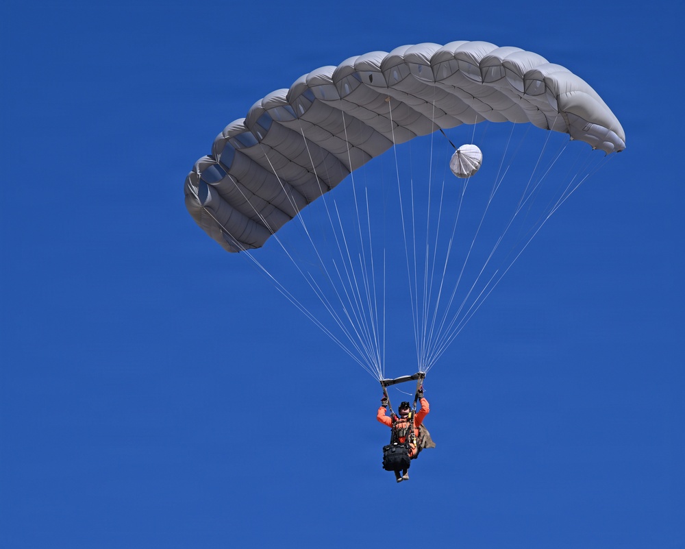 Military Free Fall Students Train at Proving Ground