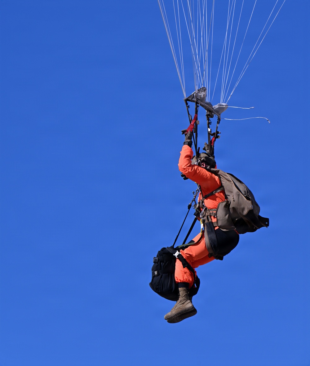Military Free Fall Students Train at Proving Ground