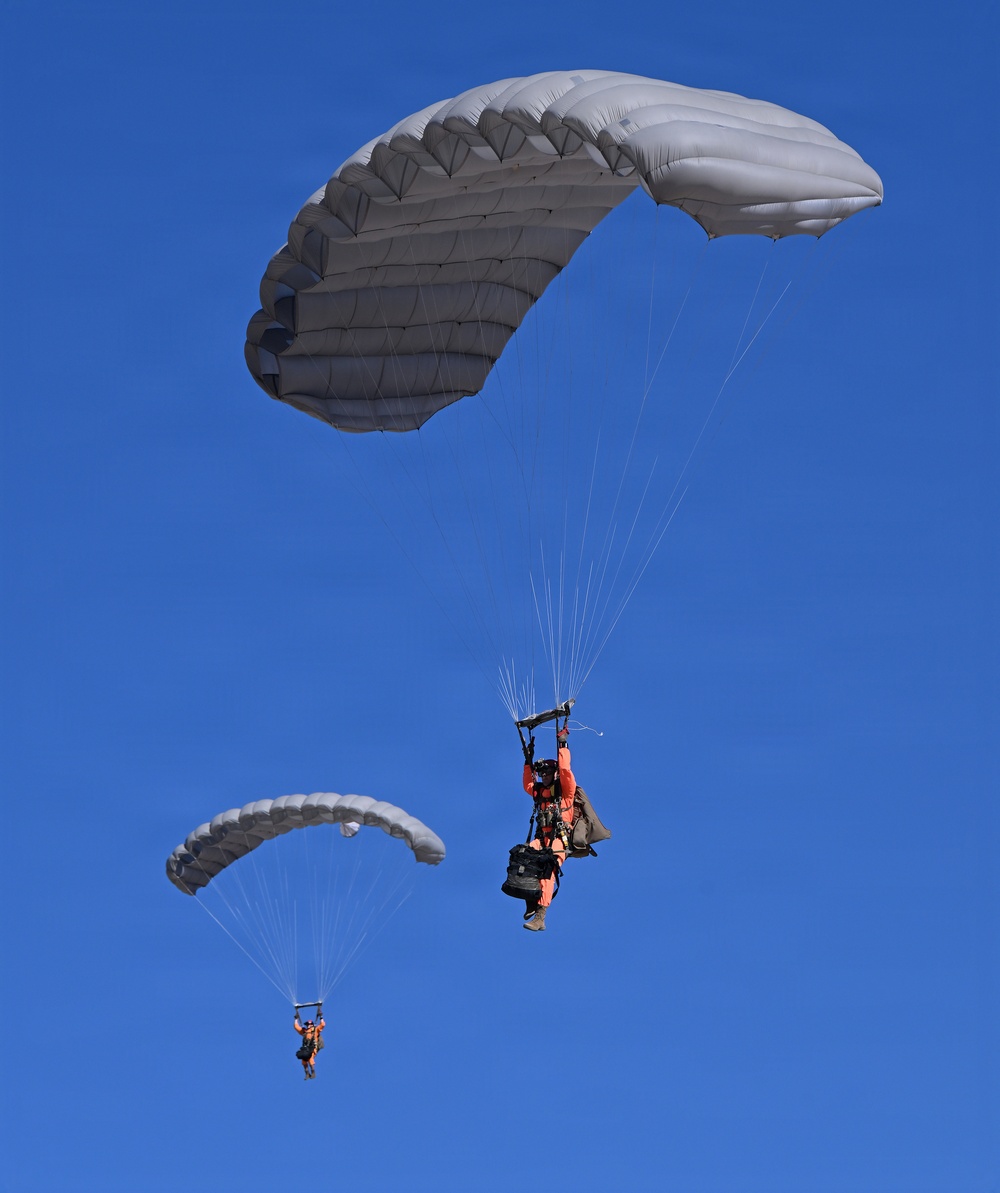 Military Free Fall Students Train at Proving Ground