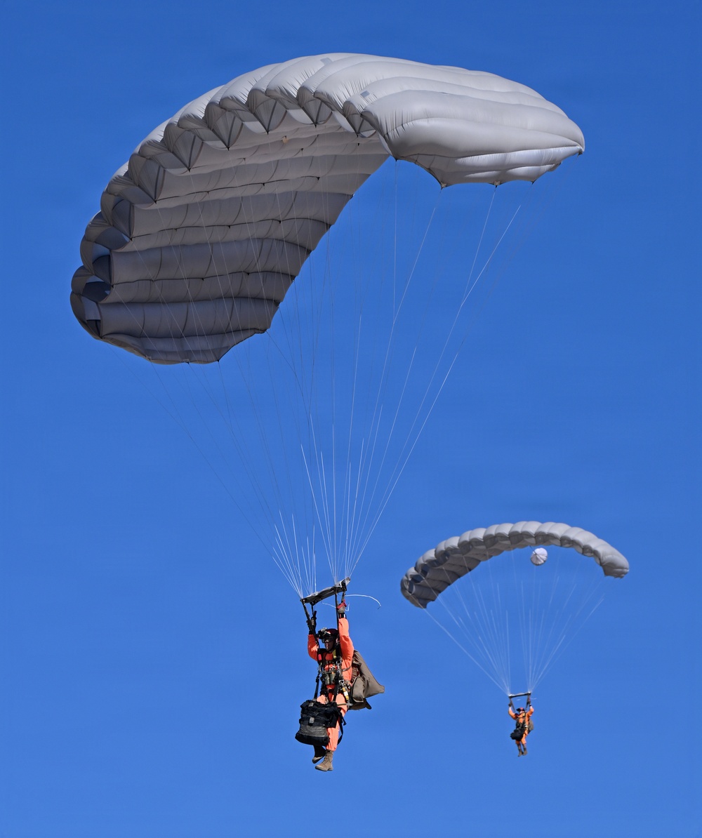 Military Free Fall Students Train at Proving Ground