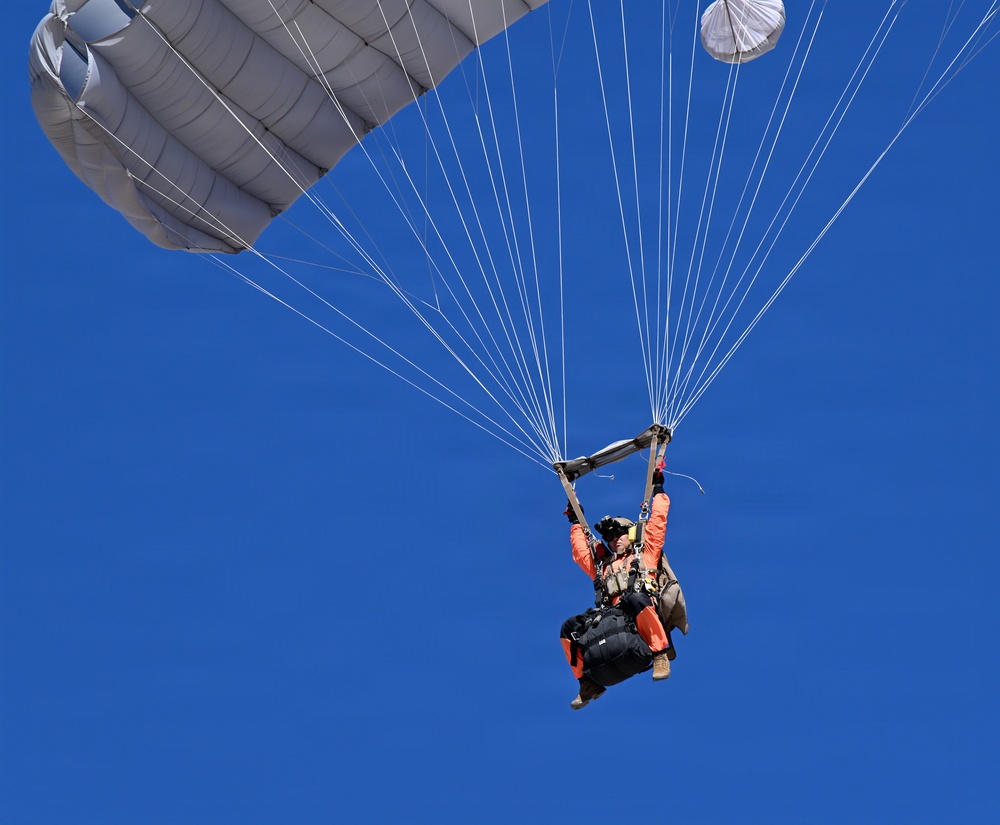 Military Free Fall Students Train at Proving Ground