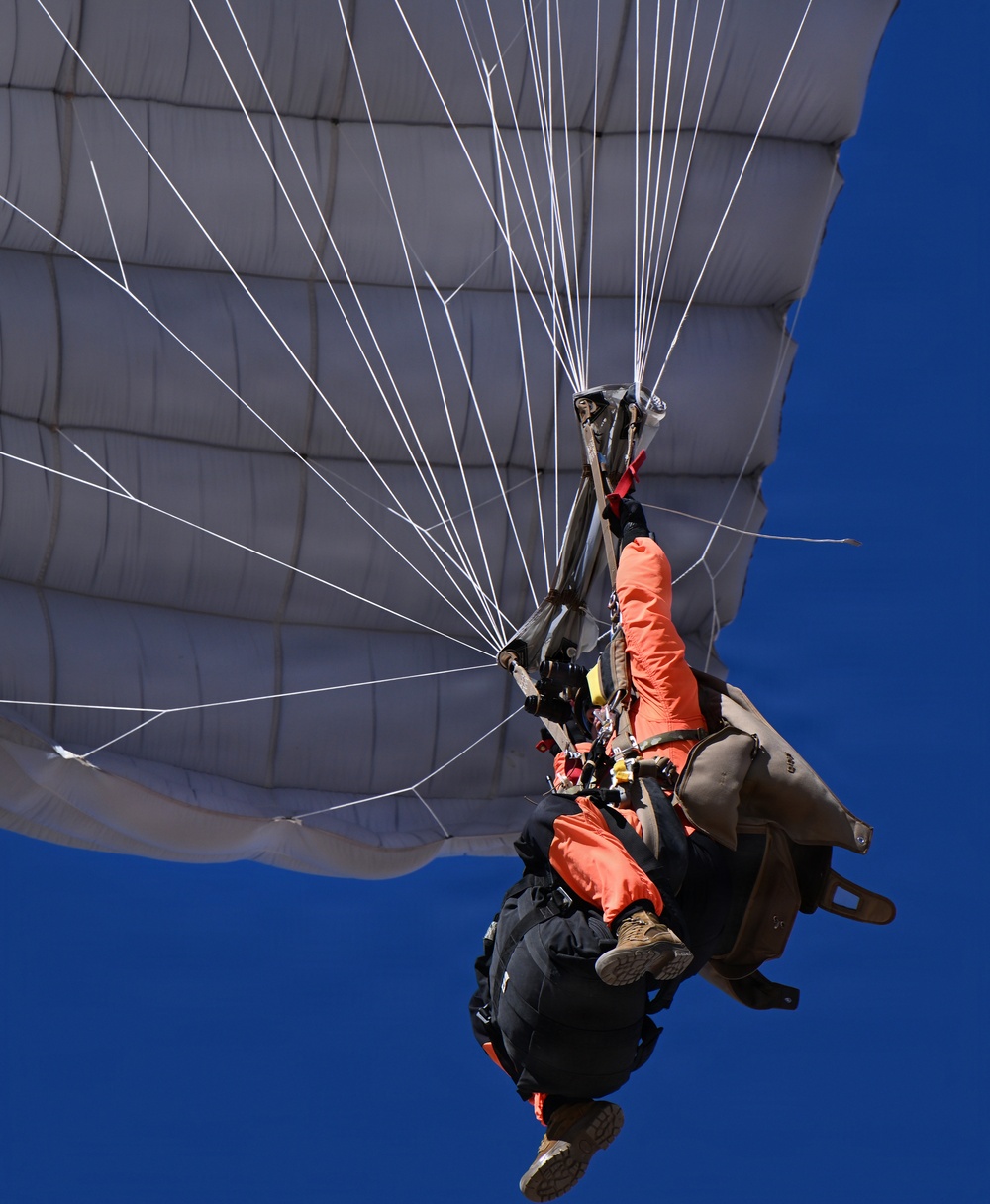 Military Free Fall Students Train at Proving Ground