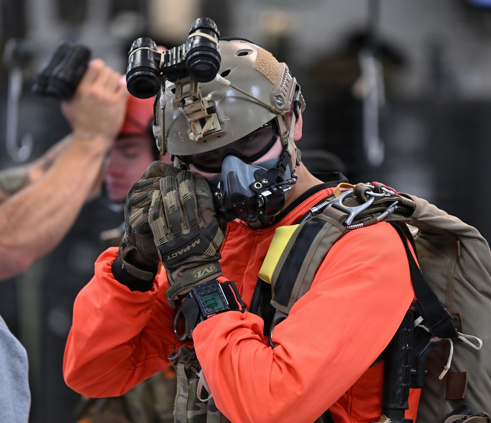 Military Free Fall Students Train at Proving Ground