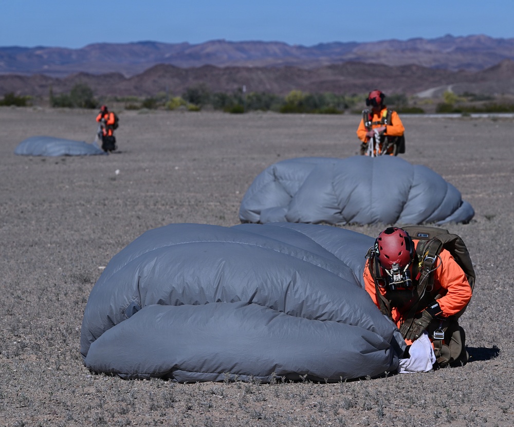 Military Free Fall Students Train at Proving Ground
