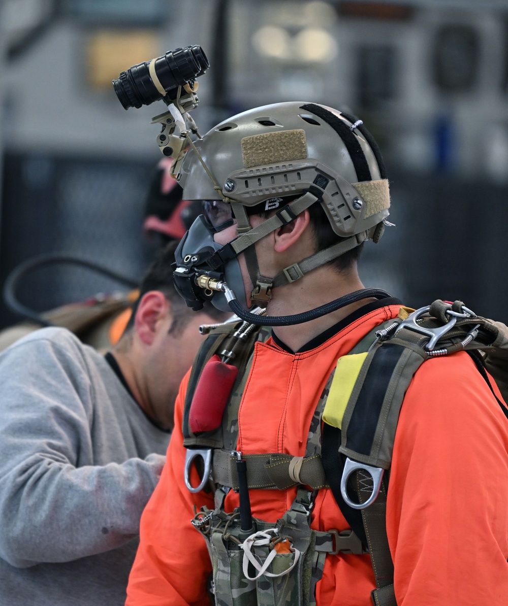 Military Free Fall Students Train at Proving Ground