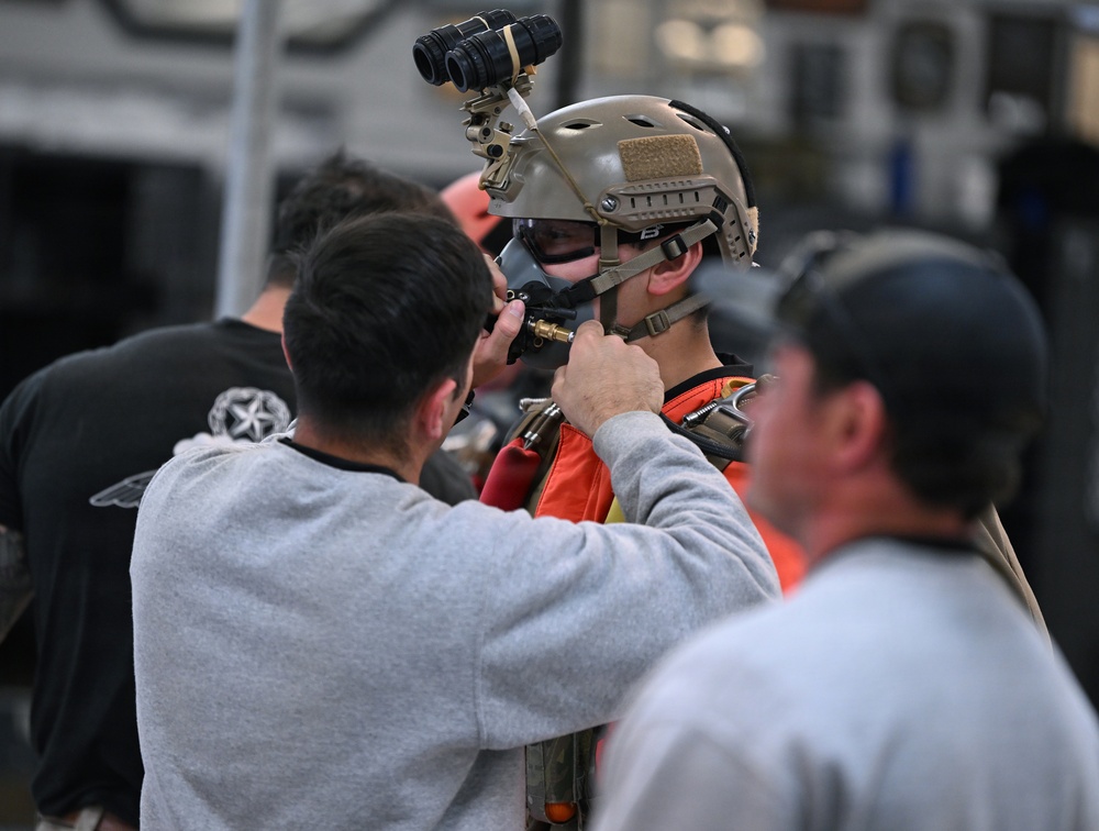Military Free Fall Students Train at Proving Ground