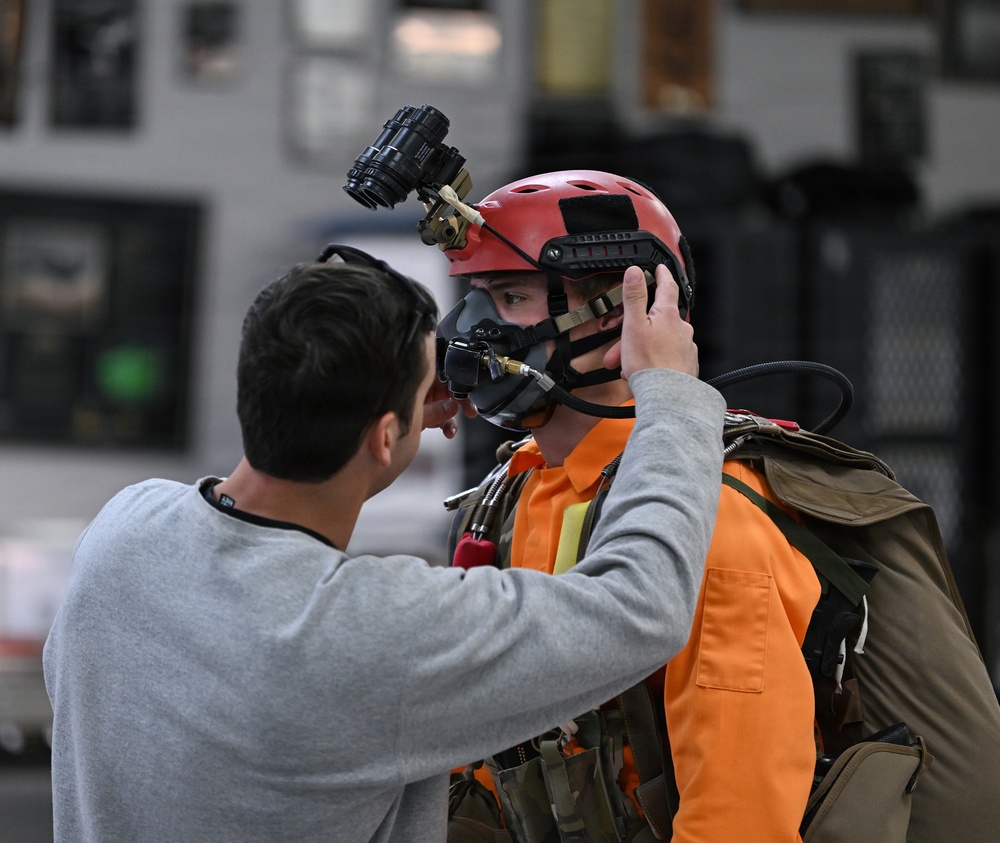 Military Free Fall Students Train at Proving Ground
