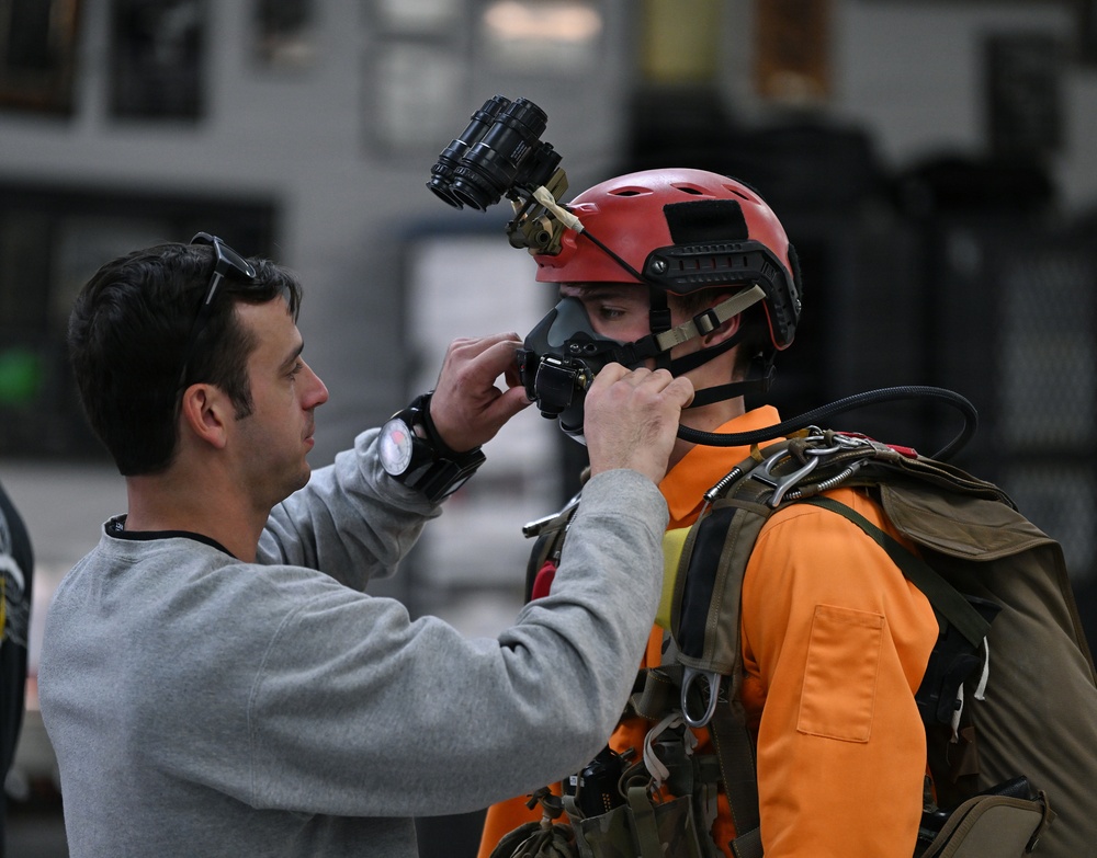 Military Free Fall Students Train at Proving Ground