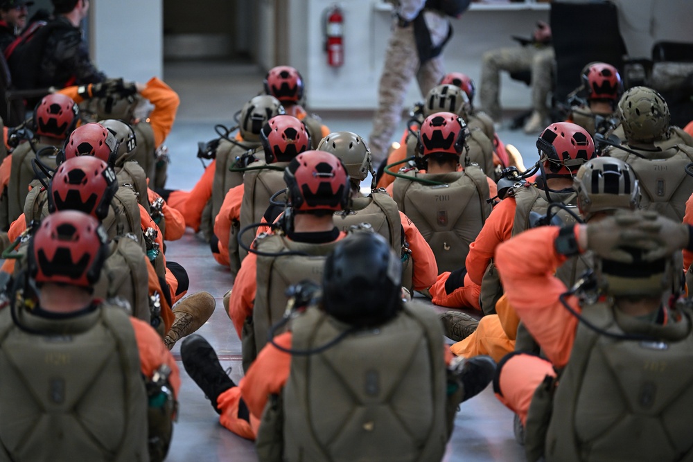 Military Free Fall Students Train at Proving Ground