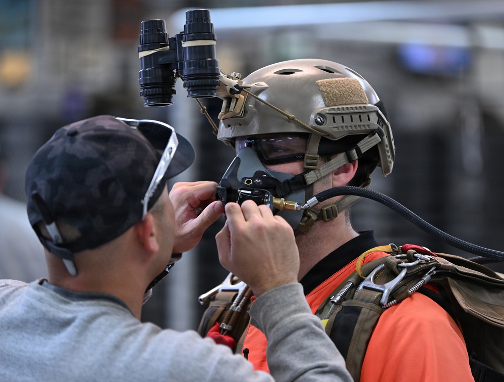 Military Free Fall Students Train at Proving Ground