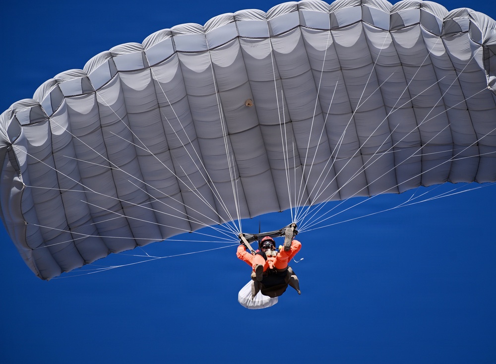 Military Free Fall Students Train at Proving Ground
