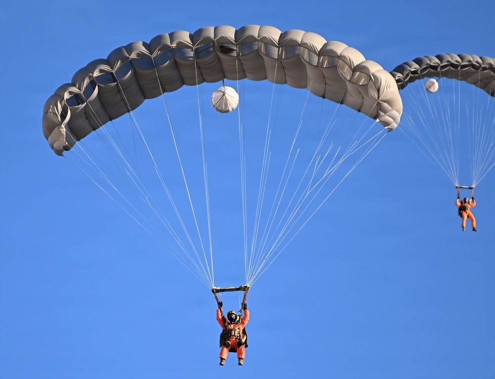 Military Free Fall Students Train at Proving Ground