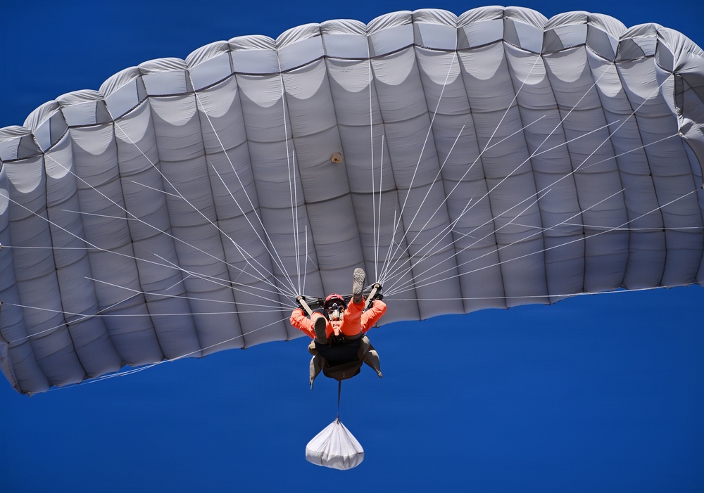 Military Free Fall Students Train at Proving Ground
