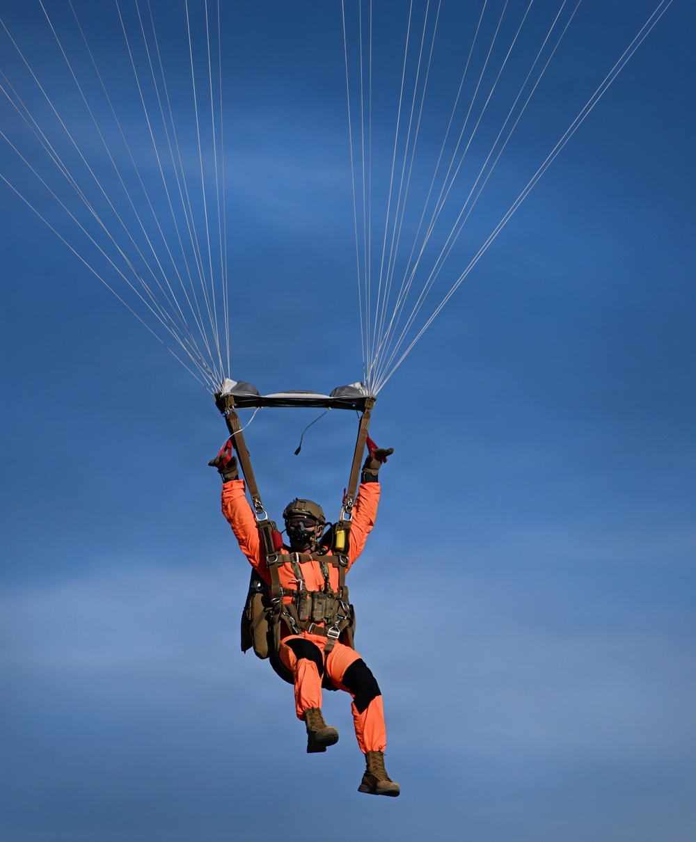 Military Free Fall Students Train at Proving Ground