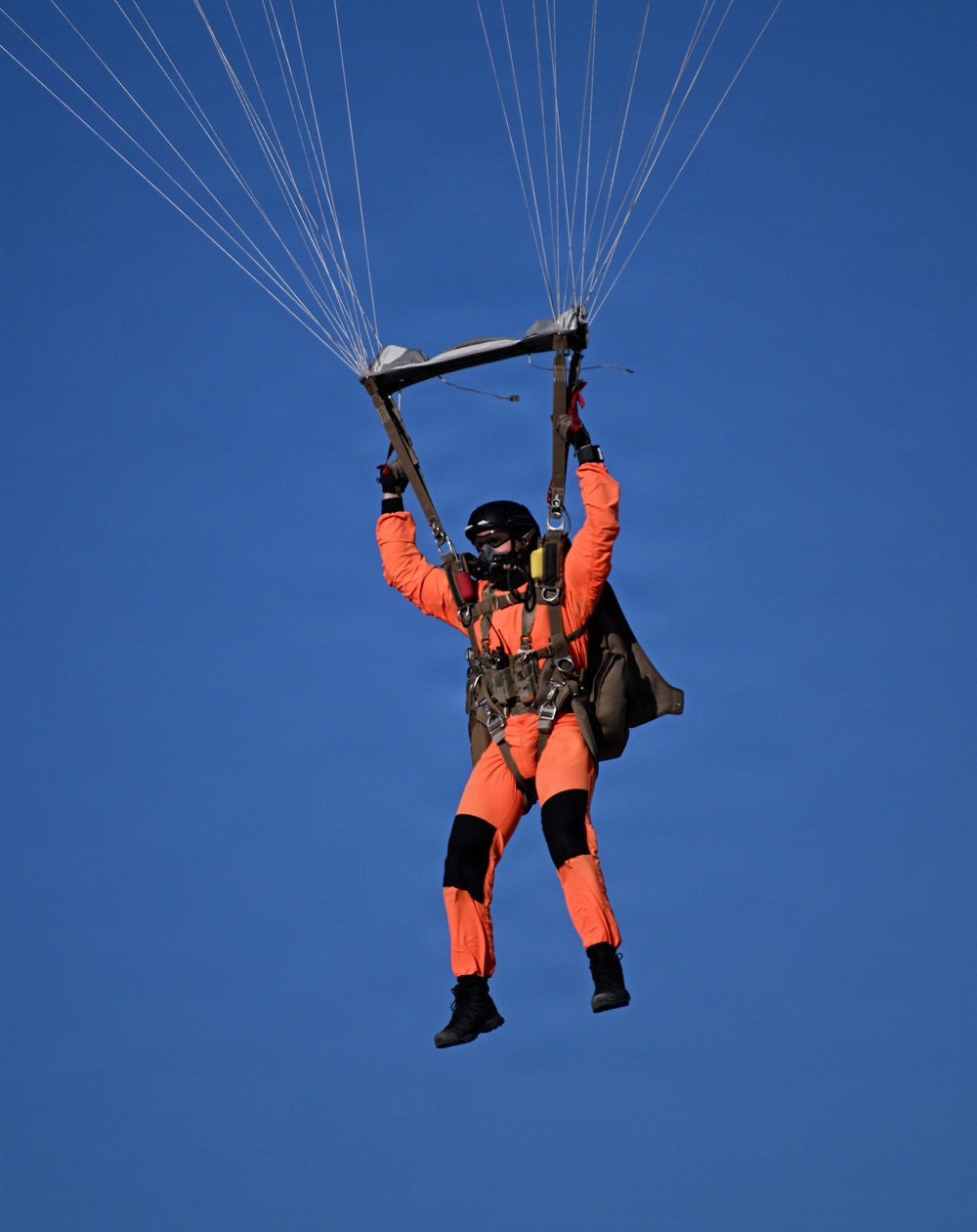 Military Free Fall Students Train at Proving Ground