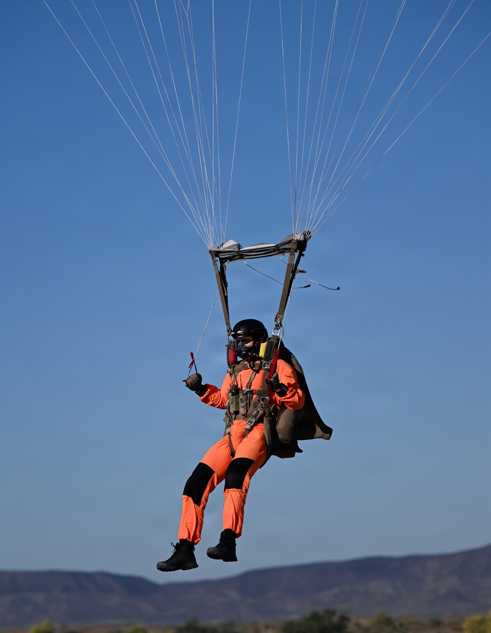 Military Free Fall Students Train at Proving Ground