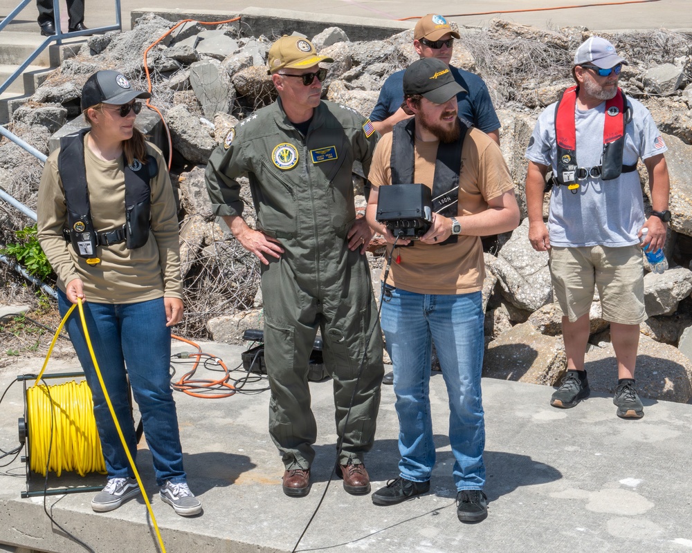 Vice Adm. Scott Gray, CNIC, observes counter-unmanned undersea vehicle technology operations
