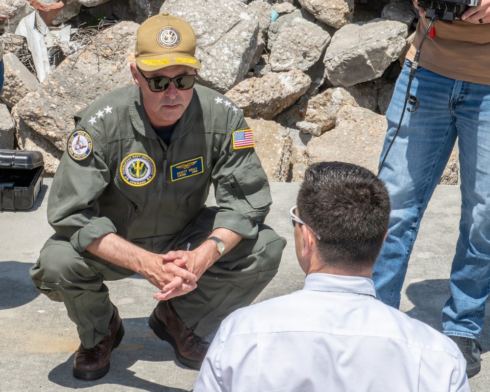 Vice Adm. Scott Gray, CNIC, observes counter-unmanned undersea vehicle technology operations