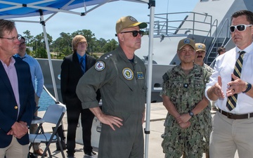 Vice Adm. Scott Gray, CNIC, learns more about counter-unmanned undersea vehicle (C-UUV) technology operations
