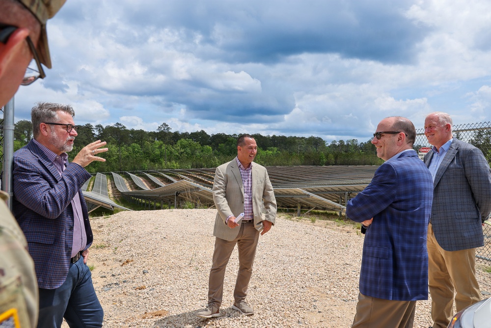 Gillis visit highlights Fort Polk’s push for barracks modernization, quality of life, energy resilience