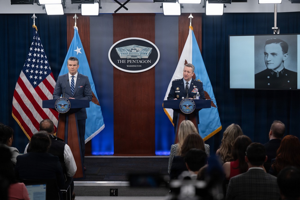 SW, CJCS Conduct Pentagon Press Briefing