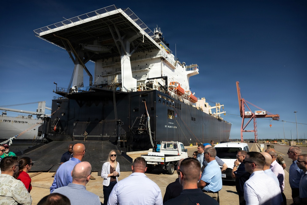 2nd MLG Leaders Visit Blount Island to Examine Prepositioning, Logistics Integration