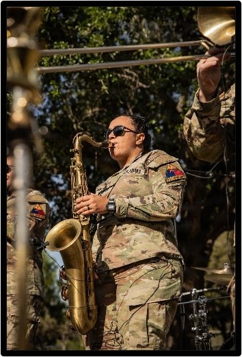 1AD Band Performs for Blackhawk Troopers