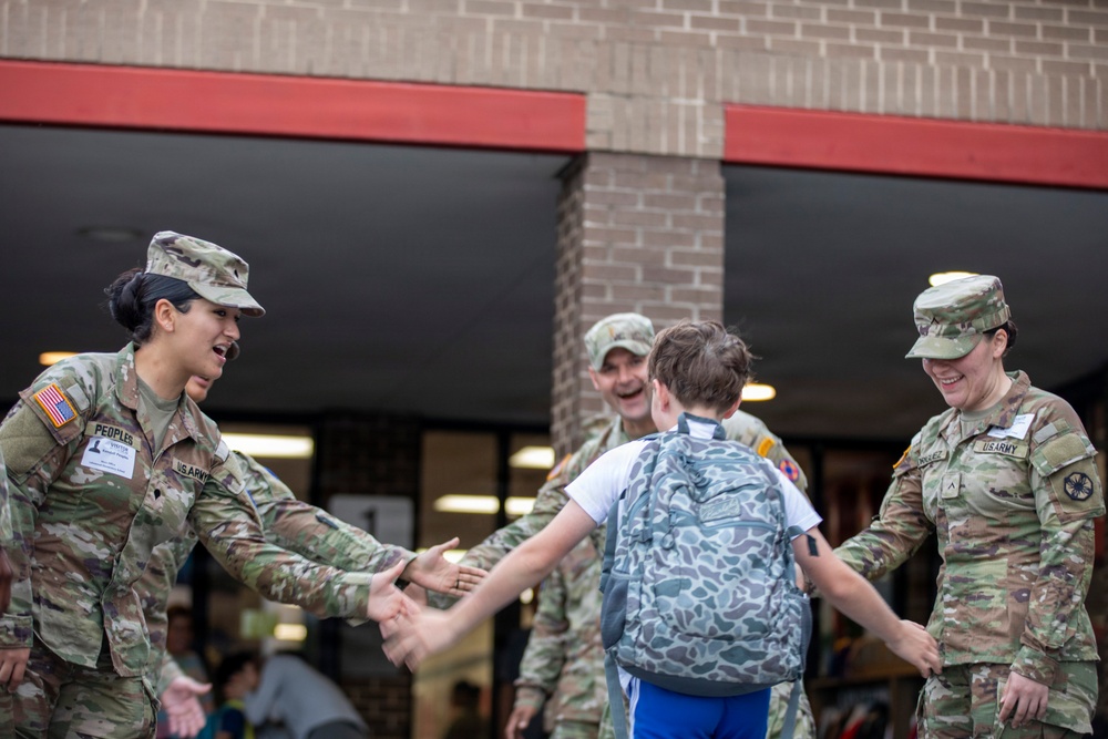 13th ACSC Soldiers Support Purple Up Day at Lakewood Elementary School
