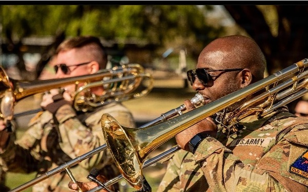 1AD Band Performs for Blackhawk Troopers