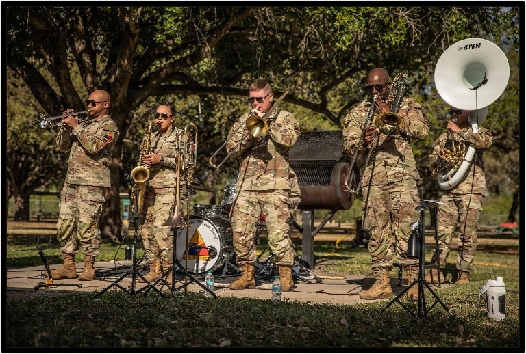 1AD Band Performs for Blackhawk Troopers